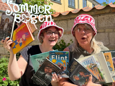 Bibliotekarerne står klar med favnen fuld af børnebøger skrevet af danske forfattere